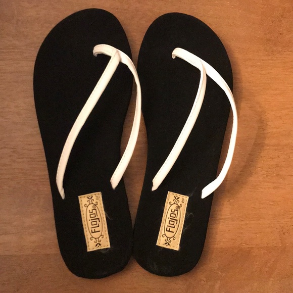 flojos white flip flops